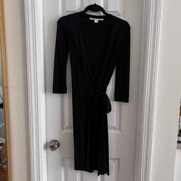 NWOT Classic! Diane Von Furstenberg black wrap dress sz 0 - Picture 1 of 6